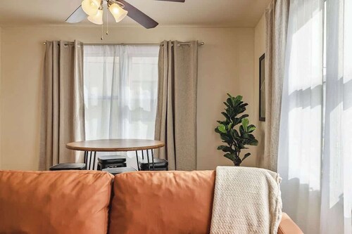 Downtown Art Deco 1 Bedroom