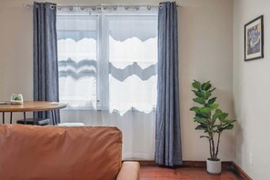 Televisión y oficina 