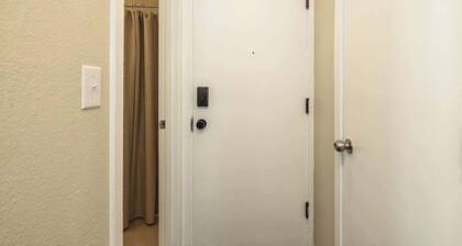 Art Deco Downtown 1 Bdrm 2 Beds