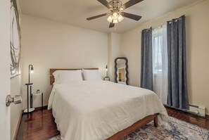 1 habitación, tabla de planchar con plancha, wifi y ropa de cama 