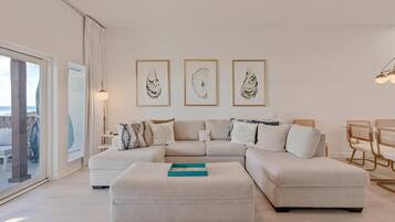 House, Multiple Beds (Gulfs Edge Townhome #7- Sun-Kissed Me) | Living area