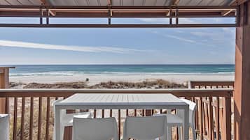 Rumah, Beberapa Tempat Tidur (Gulfs Edge Townhome #7- Sun-Kissed Me) | Tempat makan outdoor