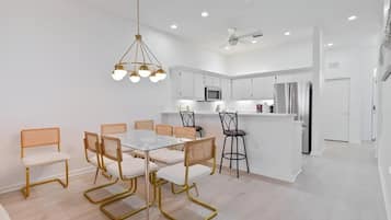 Hus - flere senge (Gulfs Edge Townhome #7- Sun-Kissed Me) | Spiseområde