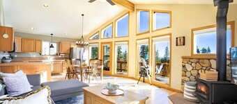 Private Escape 4BR Cabin Near Breckenridge with Views