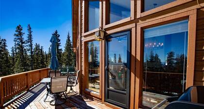 Private Escape 4BR Cabin Near Breckenridge with Views