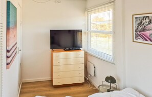 2 bedrooms, travel cot, free WiFi - 2 bedroom gorgeous home in Hadsund (Hadsund)