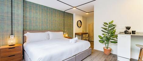 1 bedroom, desk, WiFi, bed sheets