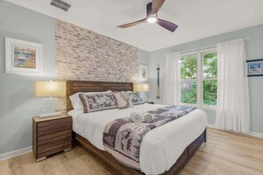 7 bedrooms, desk, iron/ironing board, travel cot