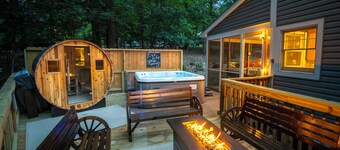 7BR Massanutten Home with Hot Tub, Sauna, and Game Room. Sleeps 18!
