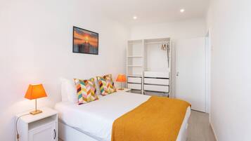 1 habitación, tabla de planchar con plancha, internet y ropa de cama