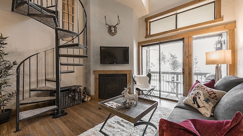 Charming 2-bedroom condo in fabulous Park City  across from ski resort