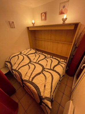 2 bedrooms, iron/ironing board