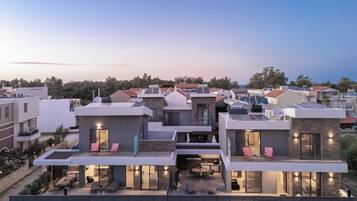 Vila luxo, 3 quartos, piscina particular, vista para a piscina | Cofres nos quartos, individualmente decorados