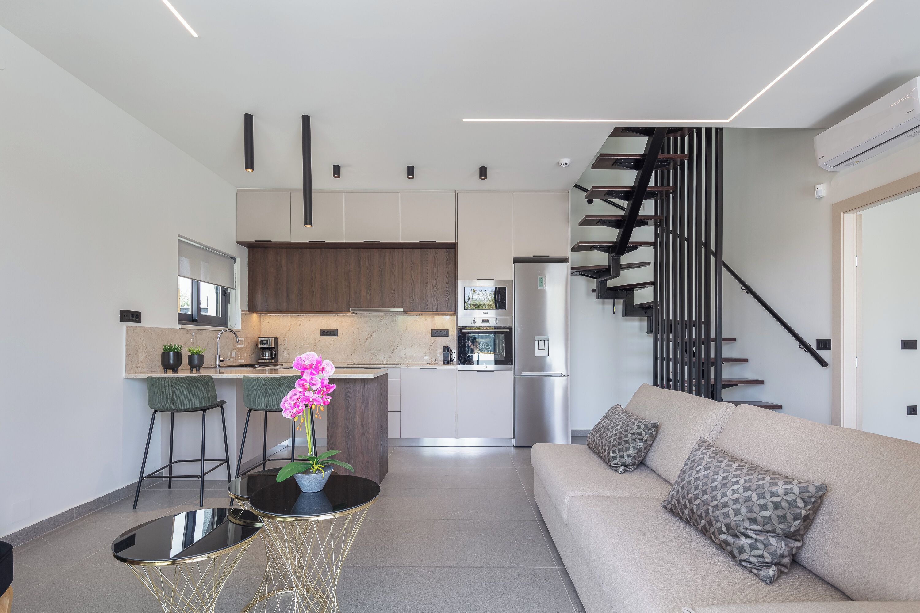 Classic-Villa, 2 Schlafzimmer, eigener Pool, Poolblick | Wohnbereich | 44-Zoll-Smart-TV mit Satellitenempfang, Stereoanlage