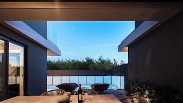 Vila luxo, 3 quartos, piscina particular, vista para a piscina | Cofres nos quartos, individualmente decorados