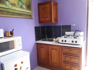 Mikrowelle, Ofen, Herdplatte, Geschirrspüler