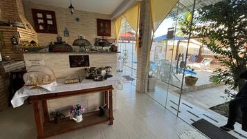 Café da manhã continental grátis todos os dias