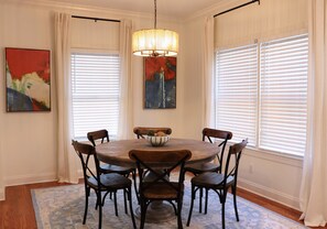 Dining - Charming 3-bedroom house with WiFi, AC in desirable Southside Chattanooga (Chattanooga)