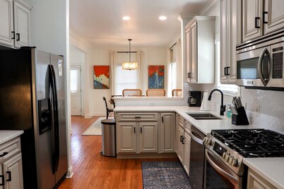 Charming 3-bedroom house with WiFi, AC in desirable Southside Chattanooga