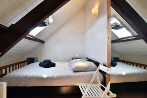 1 bedroom, iron/ironing board, travel crib, WiFi