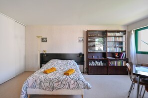 2 quartos, ferros/tábuas de passar roupa, Wi-Fi, roupa de cama