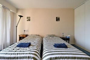 2 habitaciones, tabla de planchar con plancha, wifi y ropa de cama 