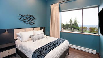 Suite, 1 Queen Bed with Sofa bed, Lake View | Free WiFi