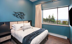 Suite, 1 queensize bed met slaapbank, uitzicht op meer | Gratis wifi