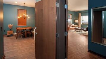 Suite, 1 Queen Bed with Sofa bed, Lake View | Living area