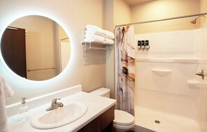 Shower, hair dryer, towels, soap - The Intrepid (Duluth)