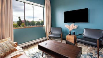 Suite, 1 Queen Bed with Sofa bed, Lake View | Living area