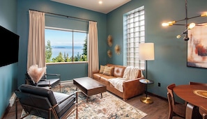 Suite, 1 Queen Bed with Sofa bed, Lake View | Living area