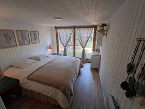 4 slaapkamers, een strijkplank/strijkijzer, wifi, beddengoed