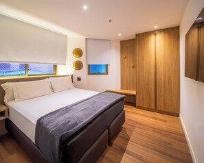 In-room safe, free WiFi