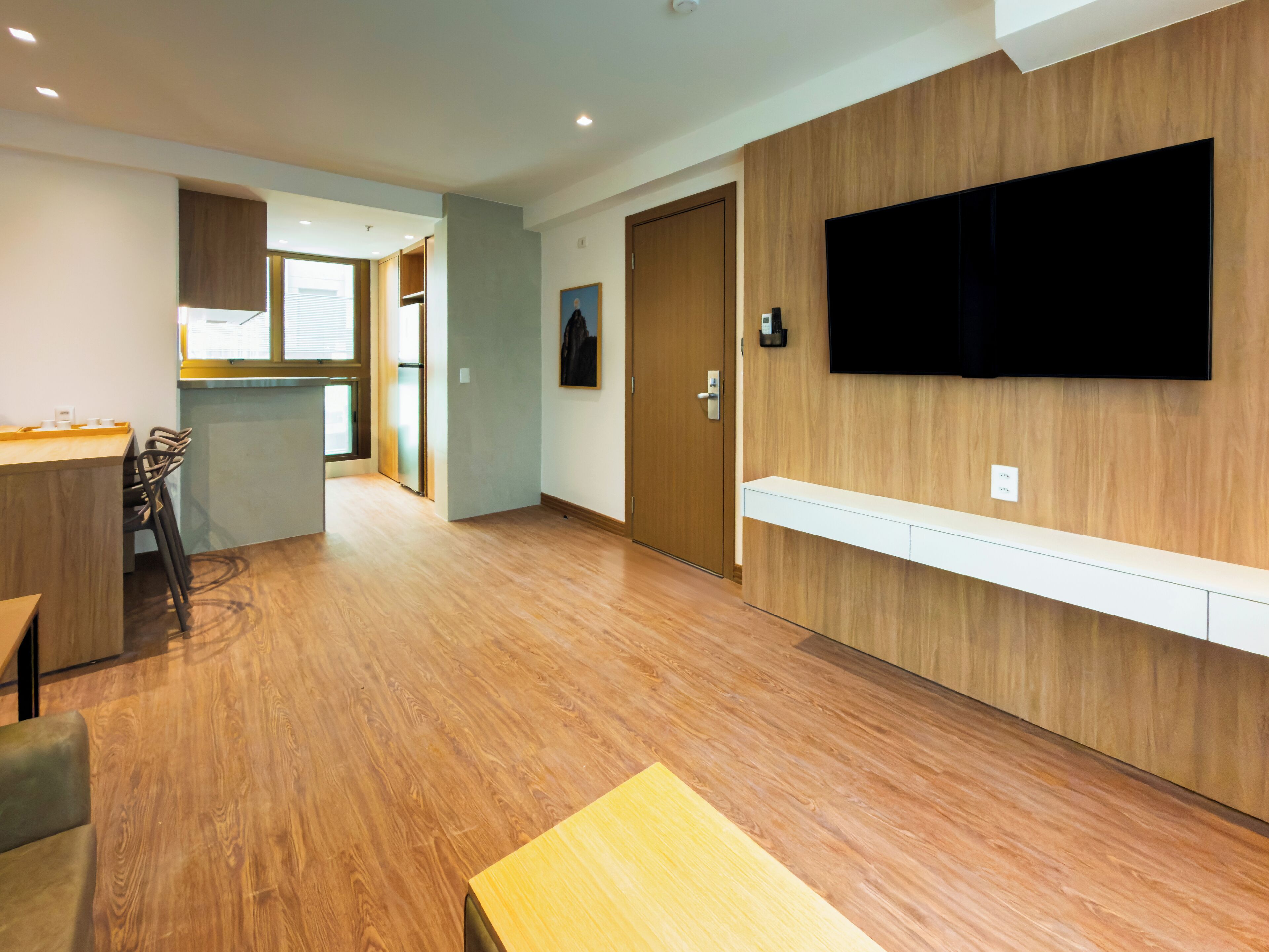 Familie appartement, 2 slaapkamers, balkon | Woonruimte | Een 40-inch televisie met kabelzenders