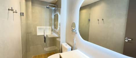 Familienapartment, 2 Schlafzimmer, Balkon | Badezimmer