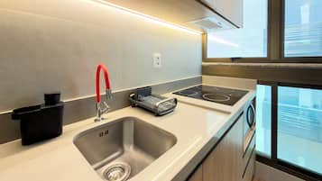 Family Apartment, 2 Bedrooms, Balcony | Private kitchen