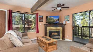 House, Multiple Beds, Patio, Mountain View (Yosemite Aviary and Quail) | Living area | 42-inch flat-screen TV with digital channels, fireplace