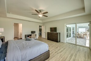 4 makuuhuonetta, työpöytä, silitysrauta/-lauta, ilmainen Wi-Fi