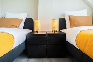 Comfort Apartment, 2 Bedrooms | Living area | TV - Zwart Janstraat  (Rotterdam)