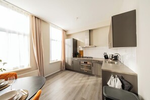 Comfort Apartment, 2 Bedrooms | Living area | TV - Zwart Janstraat  (Rotterdam)