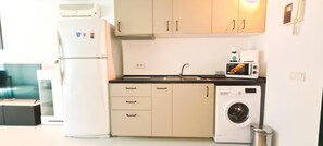 Fridge, microwave, stovetop, coffee/tea maker
