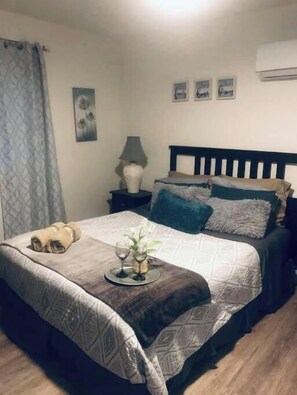 1 habitación, tabla de planchar con plancha, wifi y ropa de cama