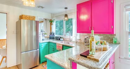 Villa Villa Coola – Retro Tiki-inspired zen retreat w/ Huge Private Yard