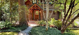 Charming Bainbridge Island Cottage with Comforts