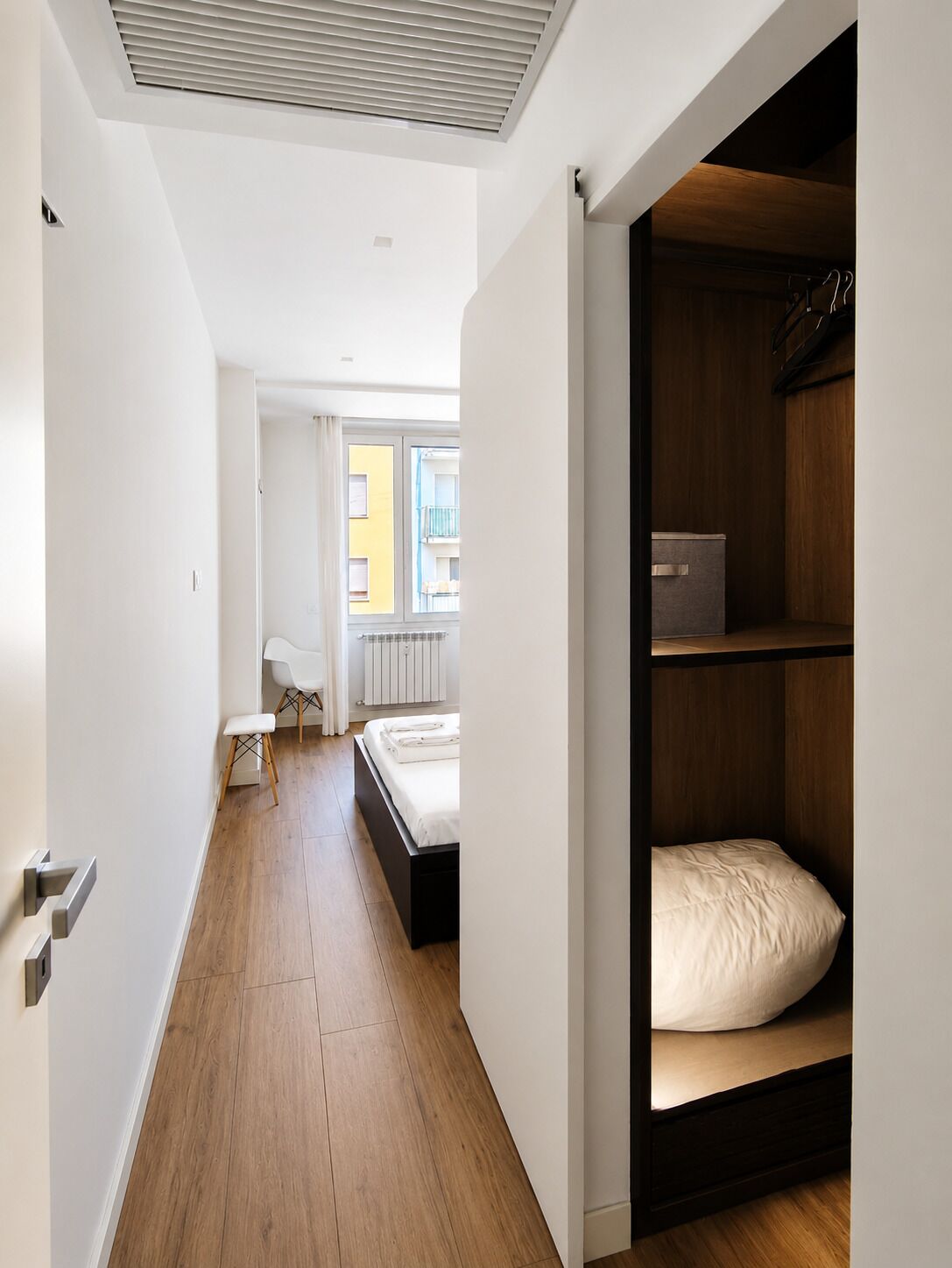 1 habitación, tabla de planchar con plancha y acceso a internet 