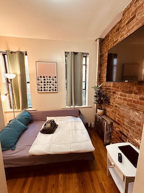 2 bedrooms, in-room safe, iron/ironing board, free WiFi
