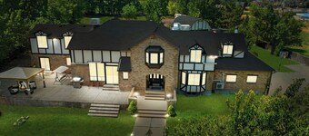 Luxurious Mansion w Orchard & Double Pickleball  & Spa