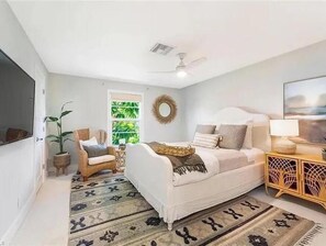 2 bedrooms, iron/ironing board, WiFi, bed sheets - Naples/ Parkshore 2 bedroom/2 bath condo with garage. Less than 1 mile to beach. (Naples)