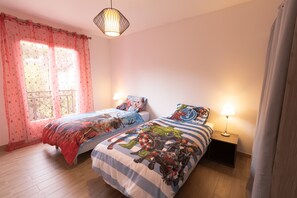 4 chambres, fer et planche à repasser, Wi-Fi, draps fournis